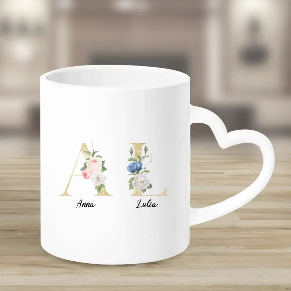 2 Freundinnen mit geblümten Buchstaben - individuelles Geschenk - Herz Tassen