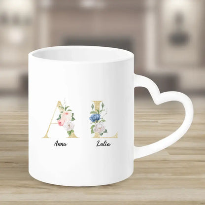 2 Freundinnen mit geblümten Buchstaben - individuelles Geschenk - Herz Tassen